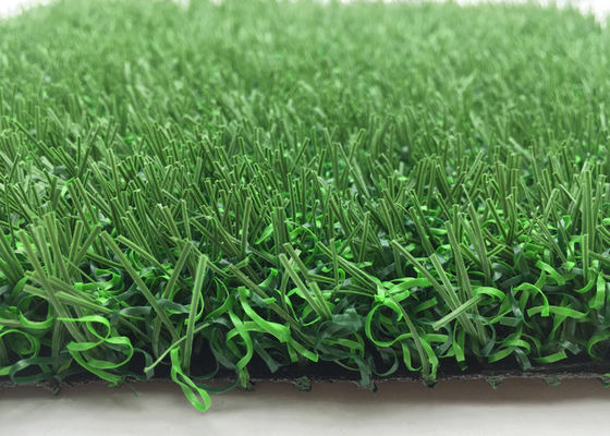 ประเทศจีน หญ้าเทียมสีเขียวเข้มที่ไม่มีส่วนผสมสำหรับลูกฟุตบอลที่มีไฟเบอร์ PE Stem Fiber ผู้ผลิต